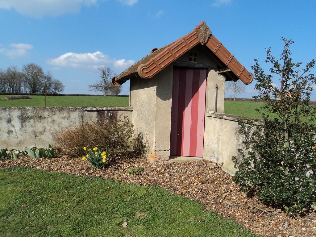 Chambres D'Hotes La Vie En Roses Iguerande Екстериор снимка